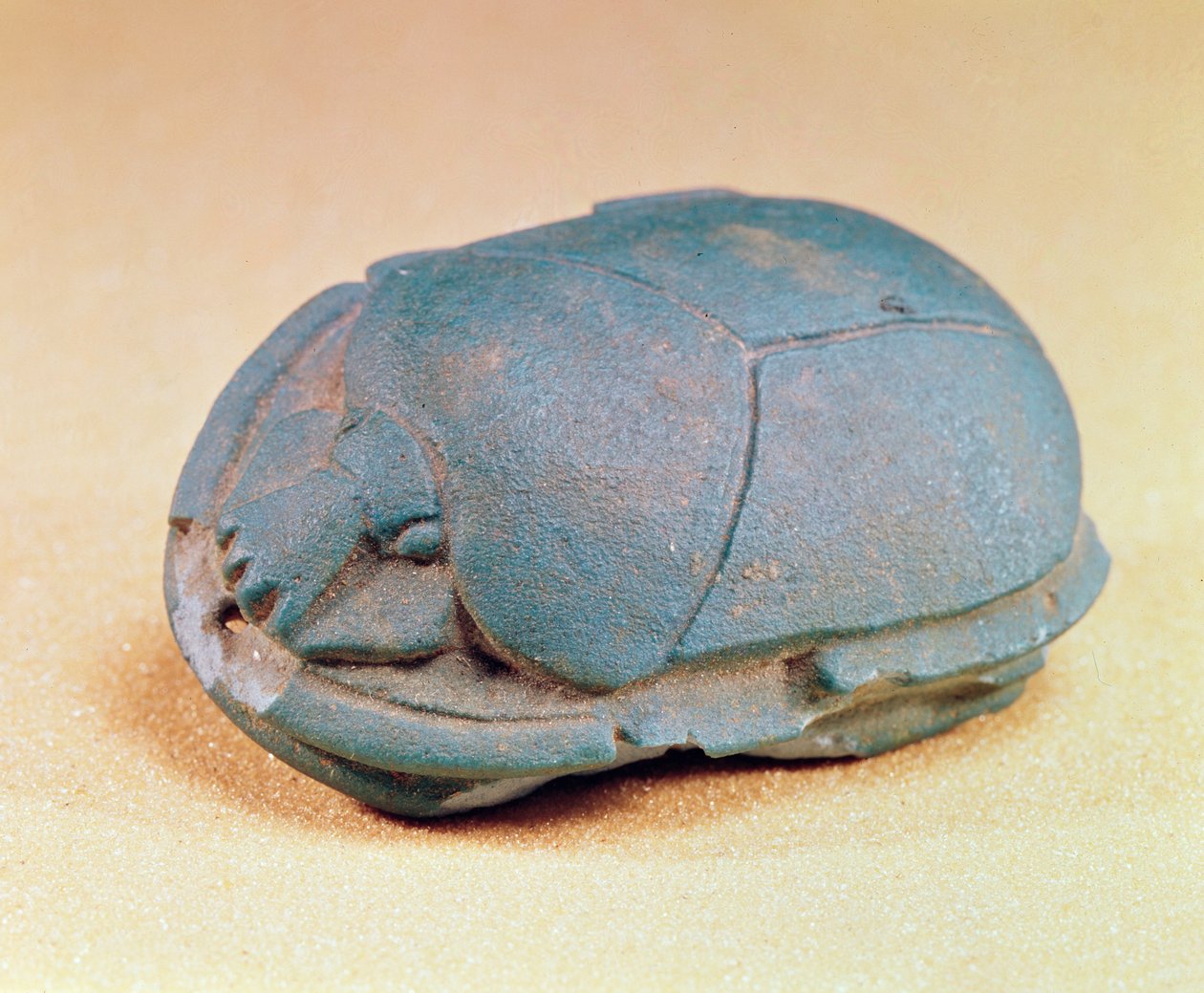 Bir mumyanın boyun boncuğundaki bok böceği, Geç Dönem, MÖ 600 dolayları (mavi cam macunu) by Egyptian 26th Dynasty