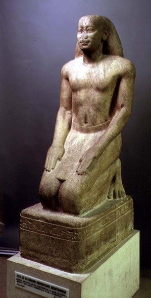 Nahtorheb diz çökmüş heykeli, Saite Dönemi (kuvarsit) (ayrıca bkz. 154085) by Egyptian 26th Dynasty