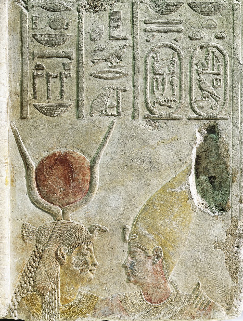 Tanrıça İsis tarafından karşılanan Kral II. Nectanebo (MÖ 360-343), boyalı kireçtaşı kabartması by Egyptian 30th Dynasty