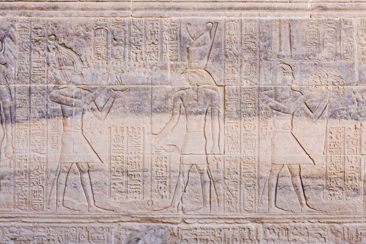 Philae tapınağındaki kabartmalar, Asvan, Mısır by Egyptian 30th Dynasty