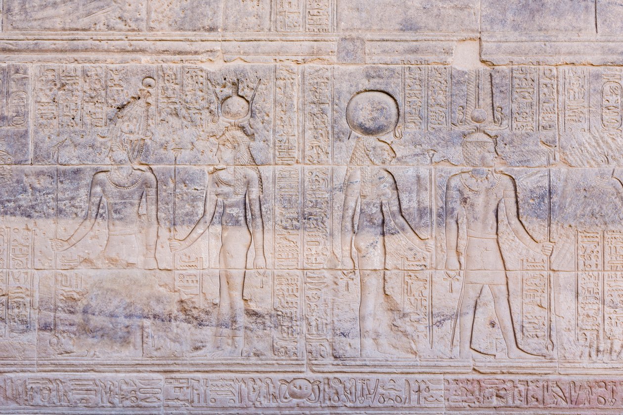 Philae tapınağındaki kabartmalar, Asvan, Mısır by Egyptian 30th Dynasty