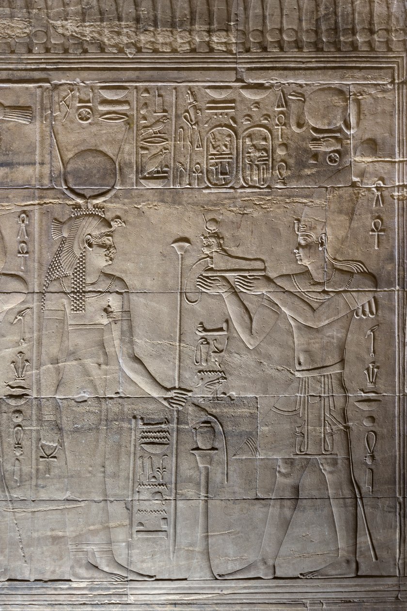 İç kutsal alandaki kabartmalar, Philae tapınağı, Aswan, Mısır by Egyptian 30th Dynasty