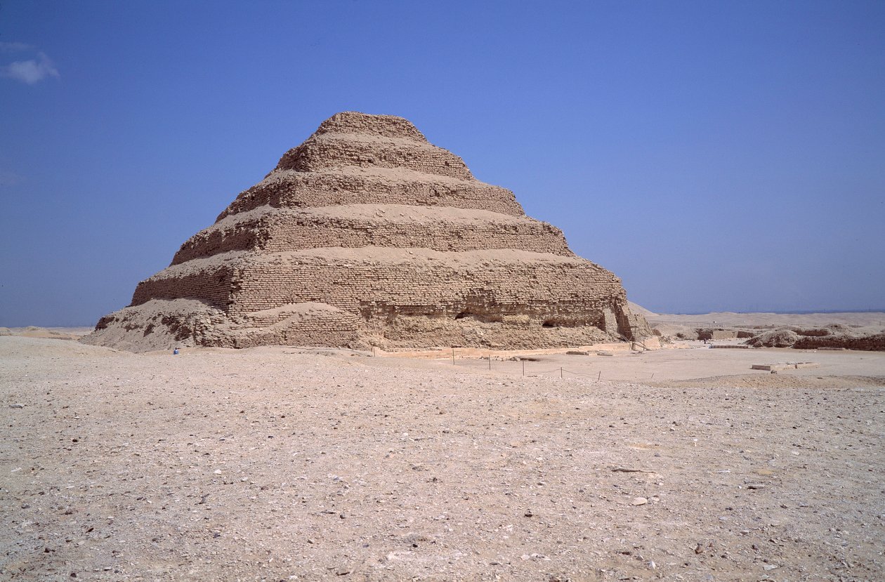 Mısır Antik Çağı: Sakkarah Piramidinin Görünümü. Imhotep