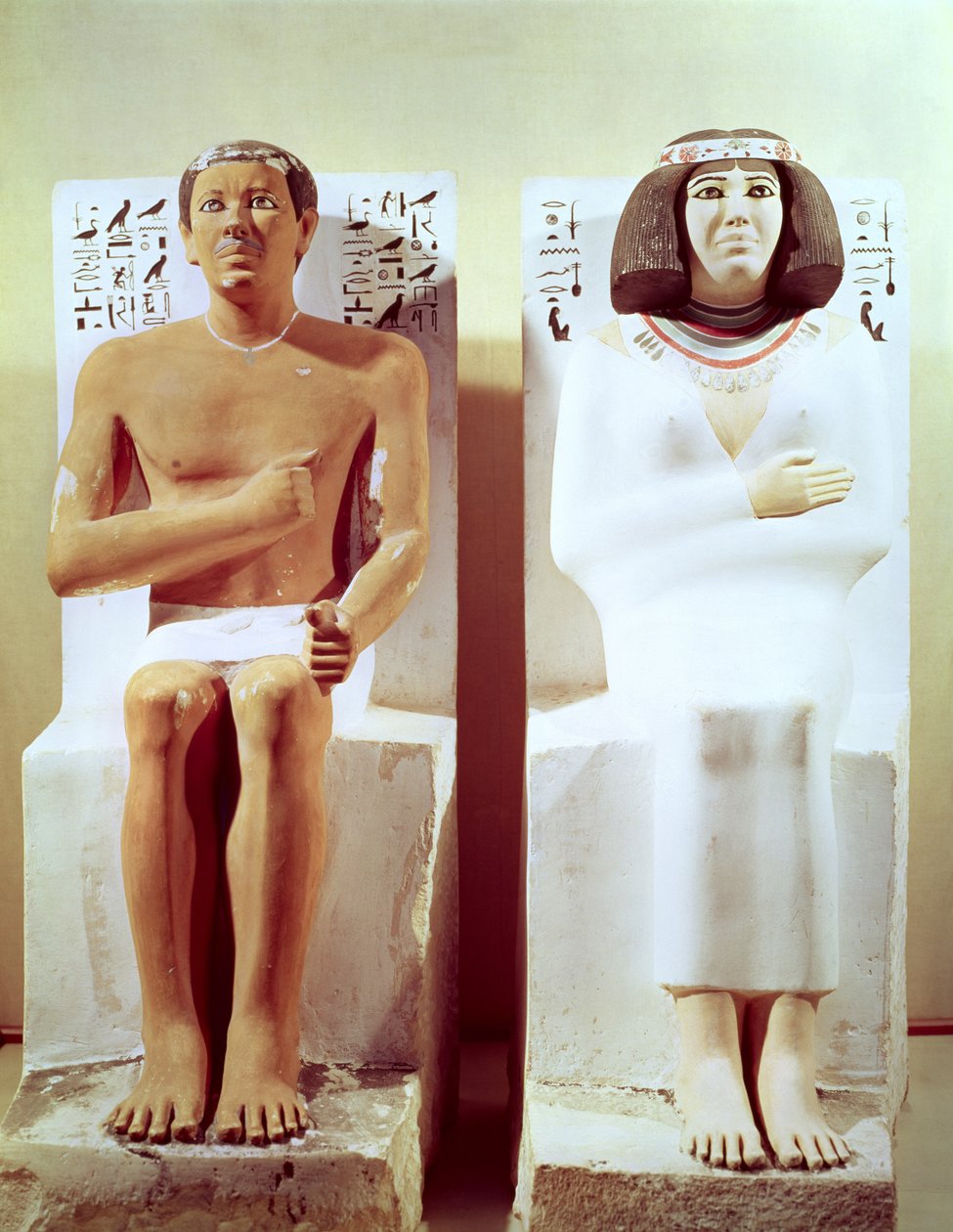 Rahotep ve Karısı, Nofret, MÖ 2620 dolayları (boyalı kireçtaşı) by Egyptian 4th Dynasty
