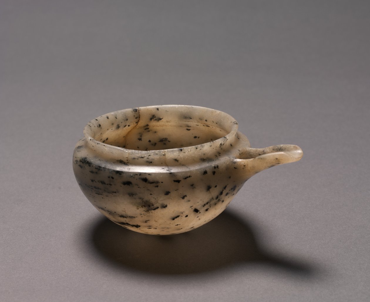 Ağızlı Kase, MÖ 3573-2454 dolayları by Egyptian 4th Dynasty