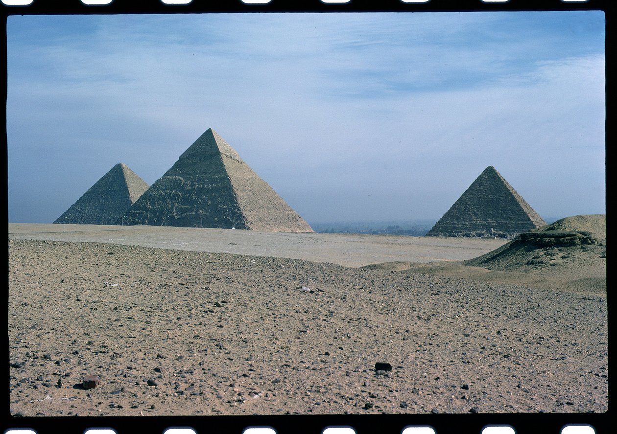 Khufu, Khafre ve Menkaure, Eski Krallık Piramitlerinin Görünümü by Egyptian 4th Dynasty