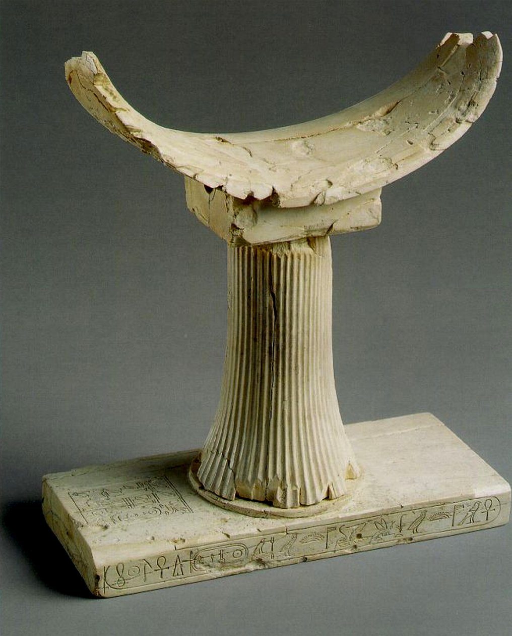Pepi II adı fildişi ile koltuk başlığı by Egyptian 6th Dynasty