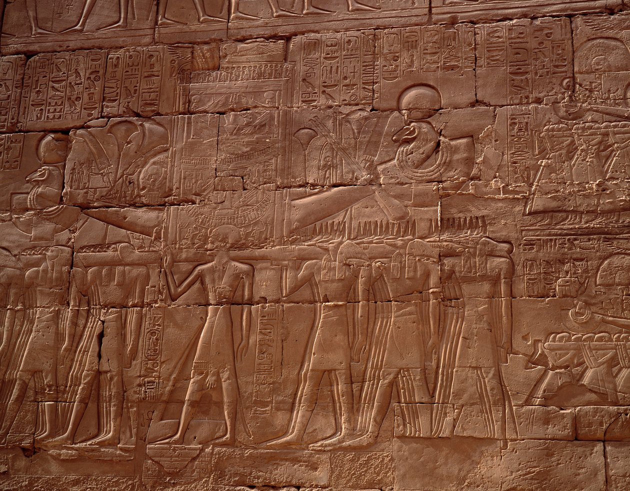 Mısır antik: Karnak (Karnac), Luksor, Mısır tapınağından kabartma by Egyptian Egyptian