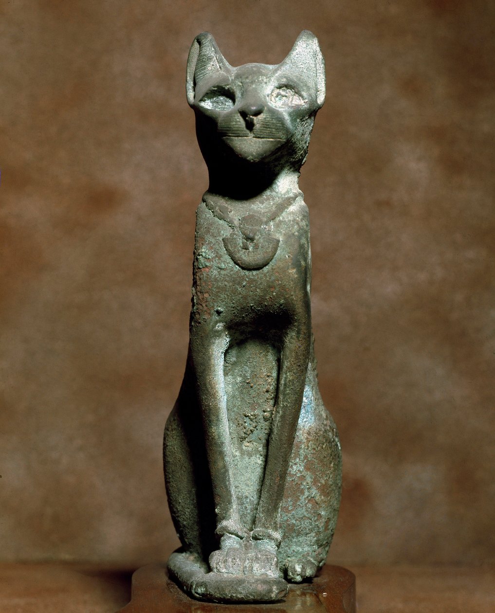 Mısır antikası: tanrıça kedi Bastet. Bronz heykel. Torino, Mısır Müzesi - Mısır antikaları: tanrıça Bastet kedisi. Bronz heykel. Mısır müzesi, Torino, İtalya by Egyptian Egyptian