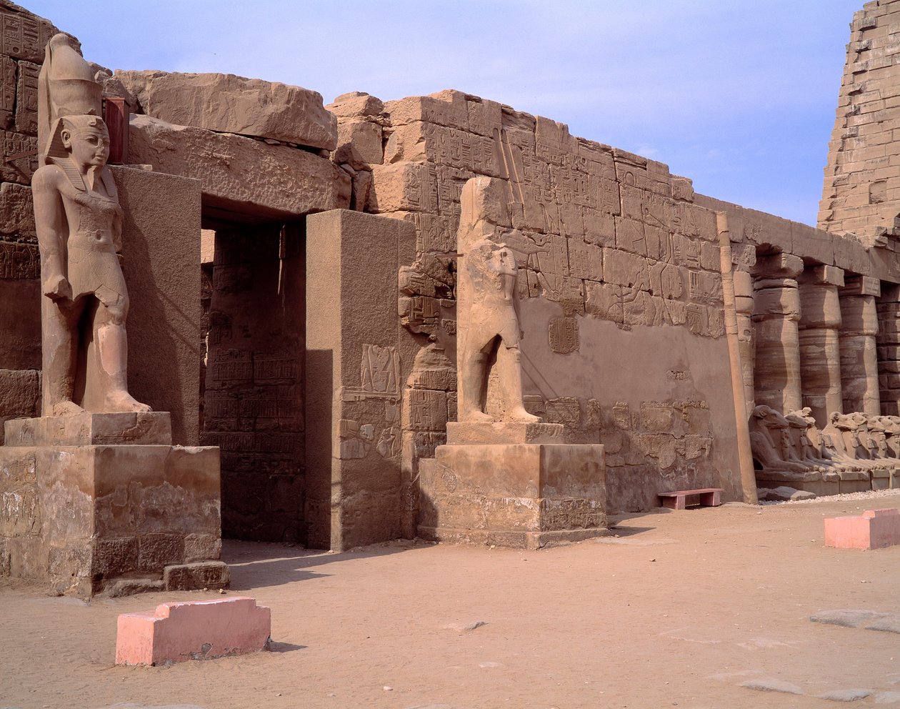 Mısır antikası: Karnak tapınağının görünümü. Mısır by Egyptian Egyptian
