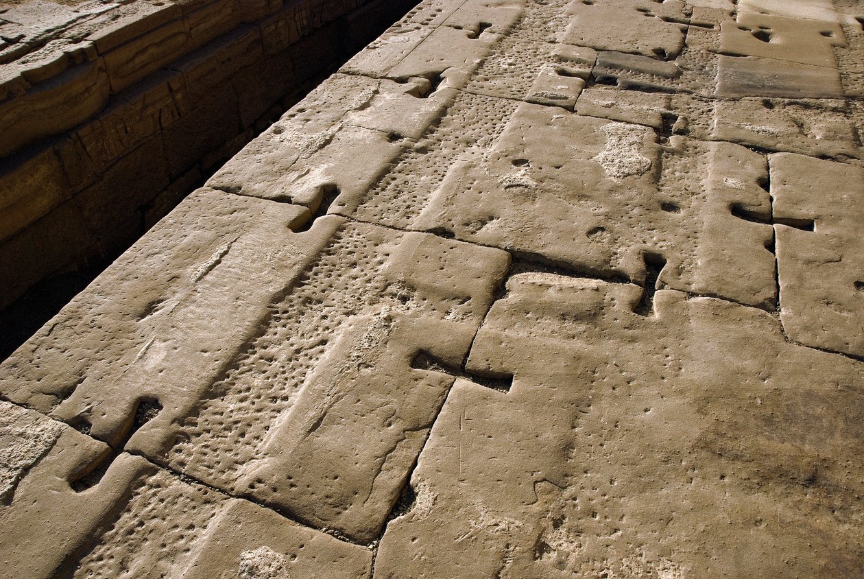 Mısır antik dönemi: çatının detayı, Hathor Tapınağı, Dendera, Mısır by Egyptian Ptolemaic Period