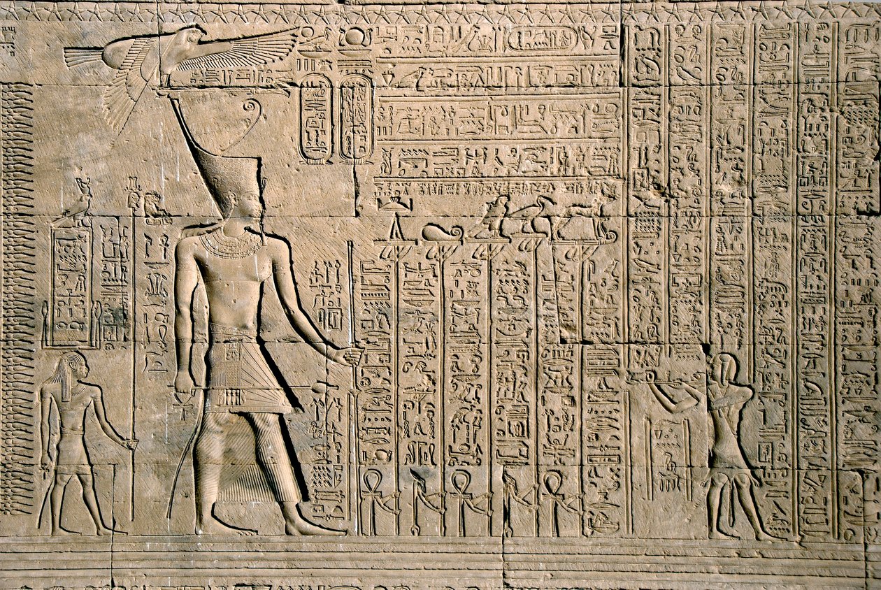 Mısır antikası: hiyeroglifli dış kabartma. Hathor Tapınağı, Denderah, Mısır - Mısır uygarlığı: Denderah