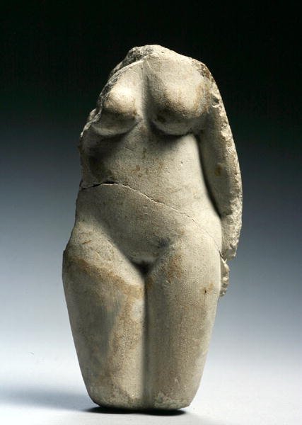 Kadın figürü (kireçtaşı) by Egyptian Ptolemaic Period