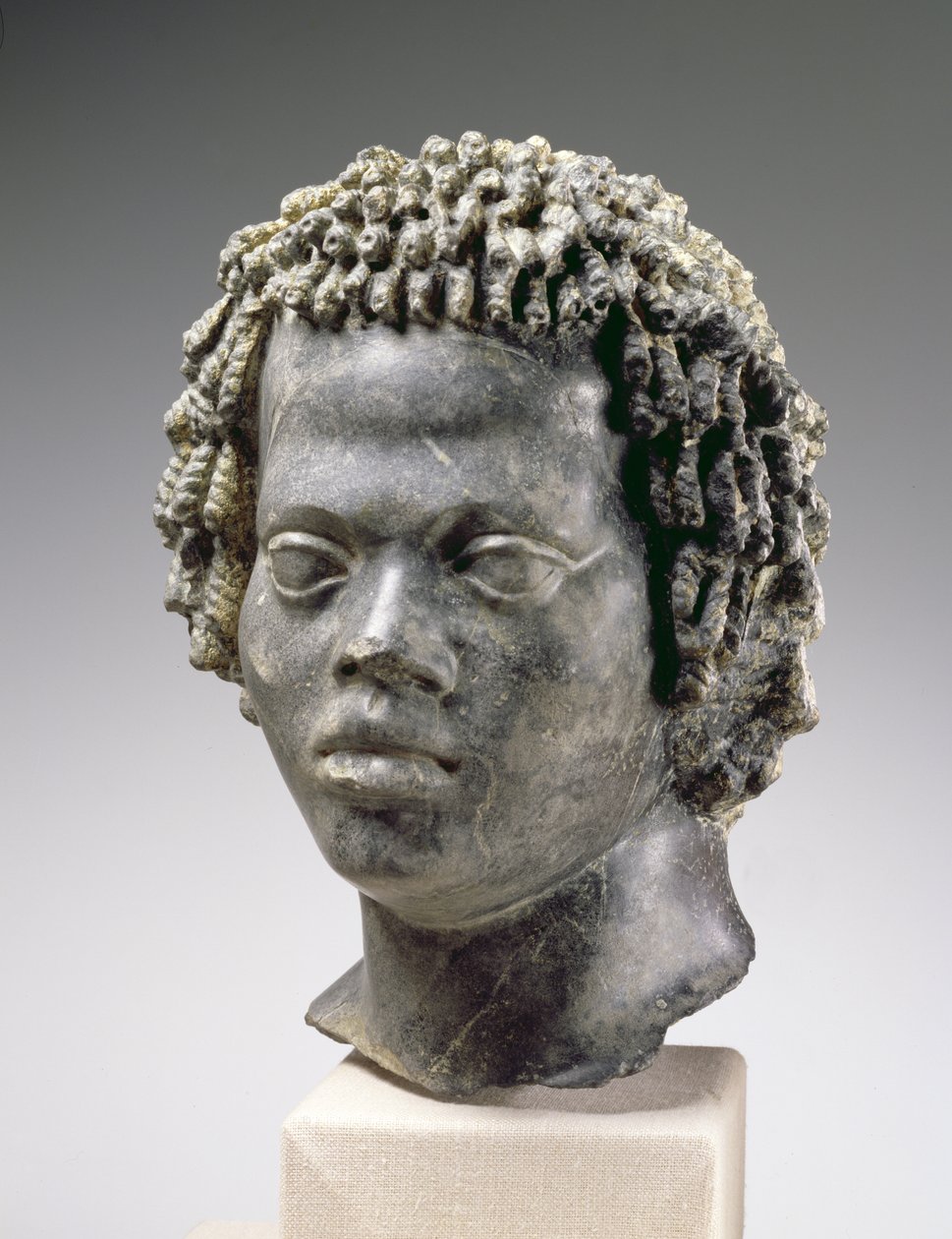 Siyah Adamın Başı, MÖ 2. yüzyılın sonlarında (mermer) by Egyptian Ptolemaic Period