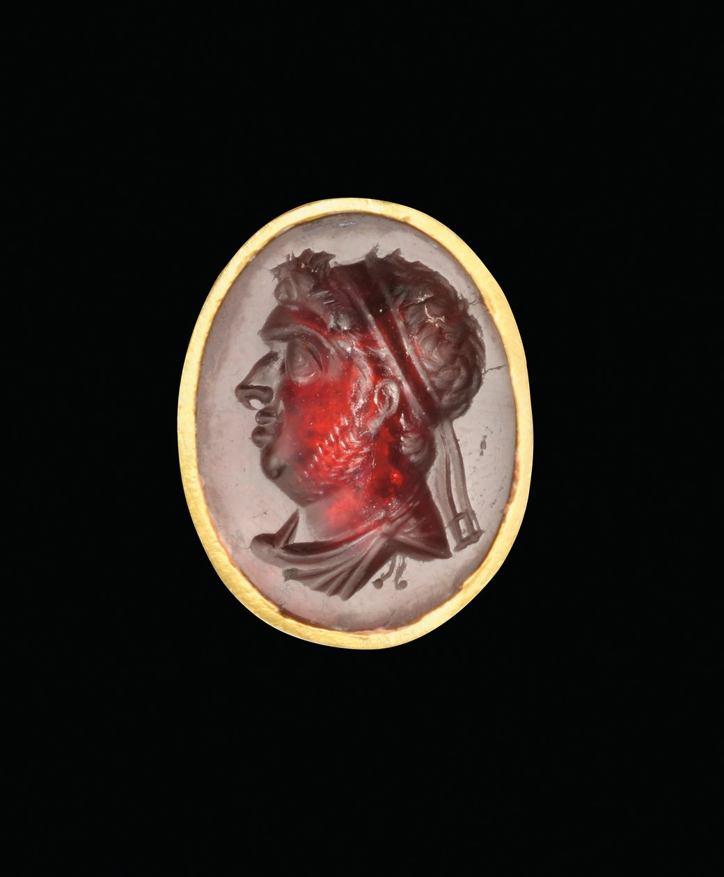 Bir Ptolemaik hükümdarın kraliyet portresine sahip Helenistik oyma yüzük, muhtemelen Ptolemy IX, Soter II, MÖ 2. yüzyılın sonu - 1. yüzyılın başı by Egyptian Ptolemaic Period