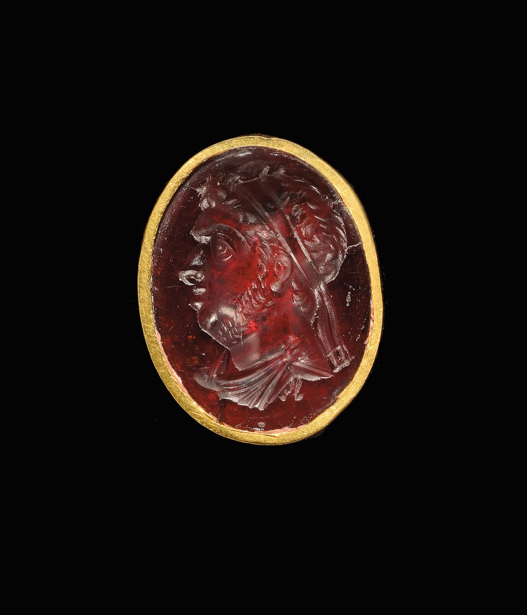 Bir Ptolemaik hükümdarın kraliyet portresine sahip Helenistik oyma yüzük, muhtemelen Ptolemy IX, Soter II, MÖ 2. yüzyılın sonu - 1. yüzyılın başı by Egyptian Ptolemaic Period