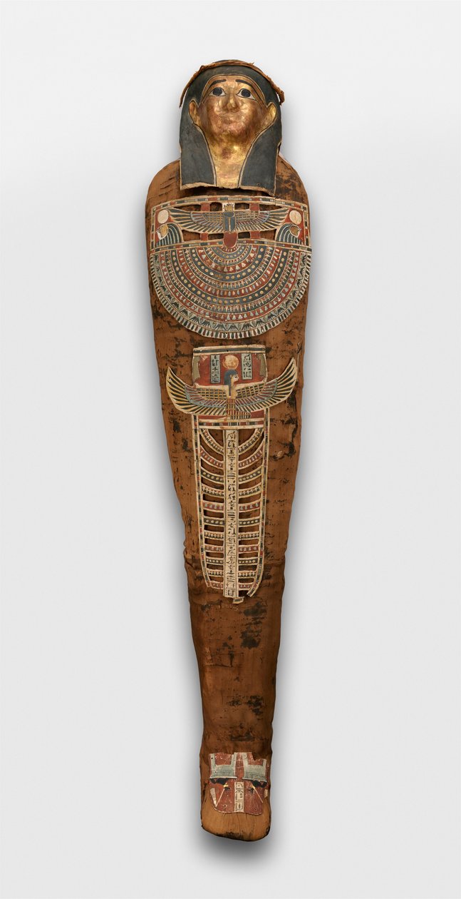 Bitki çelengi, mumya maskesi ve diğer karton öğeleriyle Nesmin Mumyası, MÖ 200-30 by Egyptian Ptolemaic Period