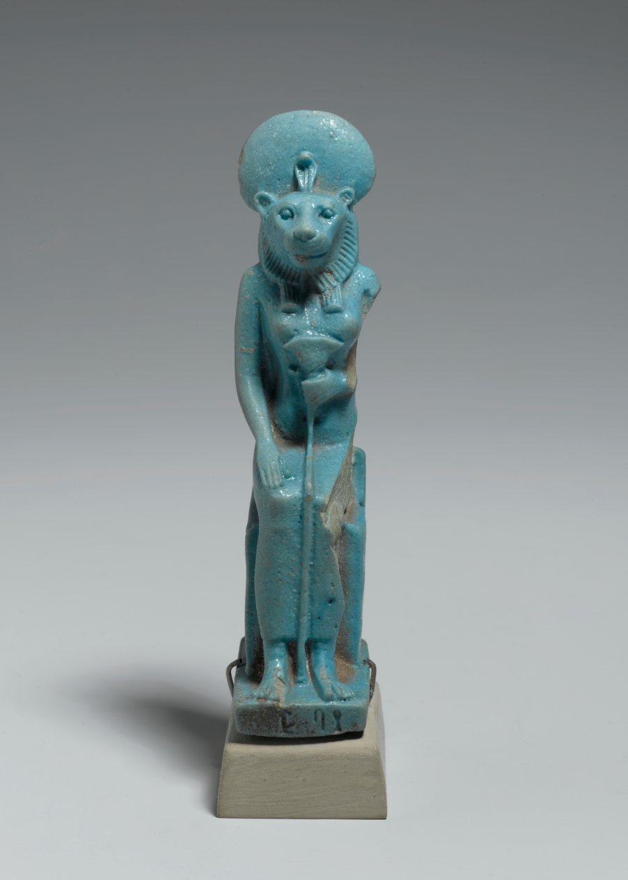 Oturan Sekhmet figürü, MÖ 305-30 (sırlı fayans) by Egyptian Ptolemaic Period