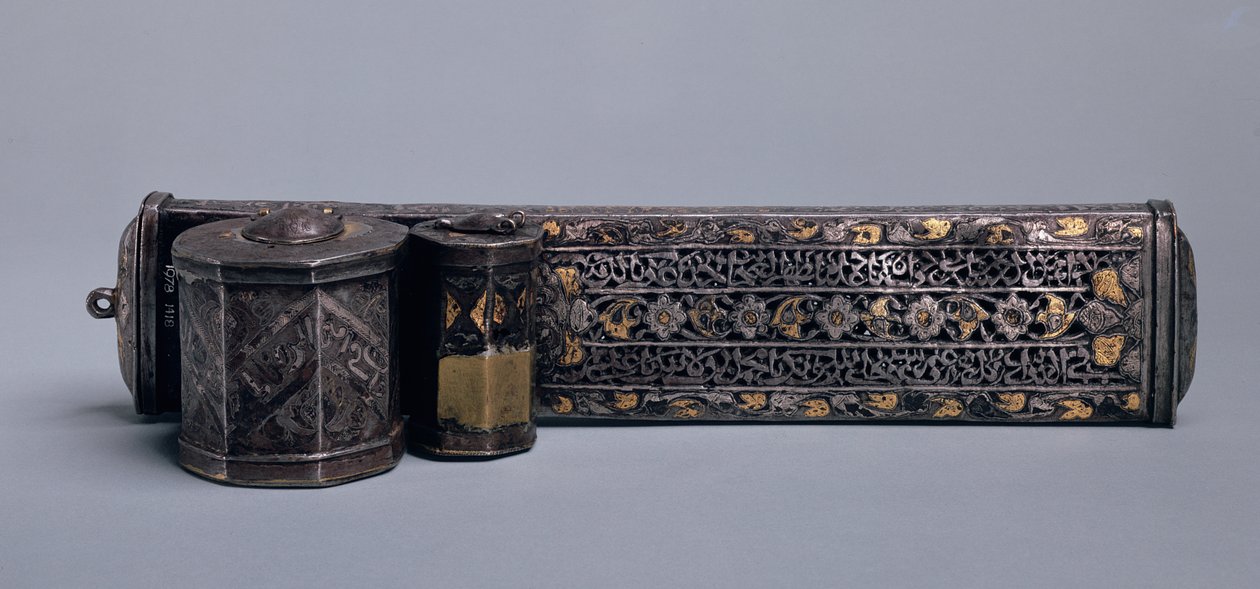 Kalem kutusu, 18.-19. yüzyıl (altın kaplı çelik) by Egyptian School