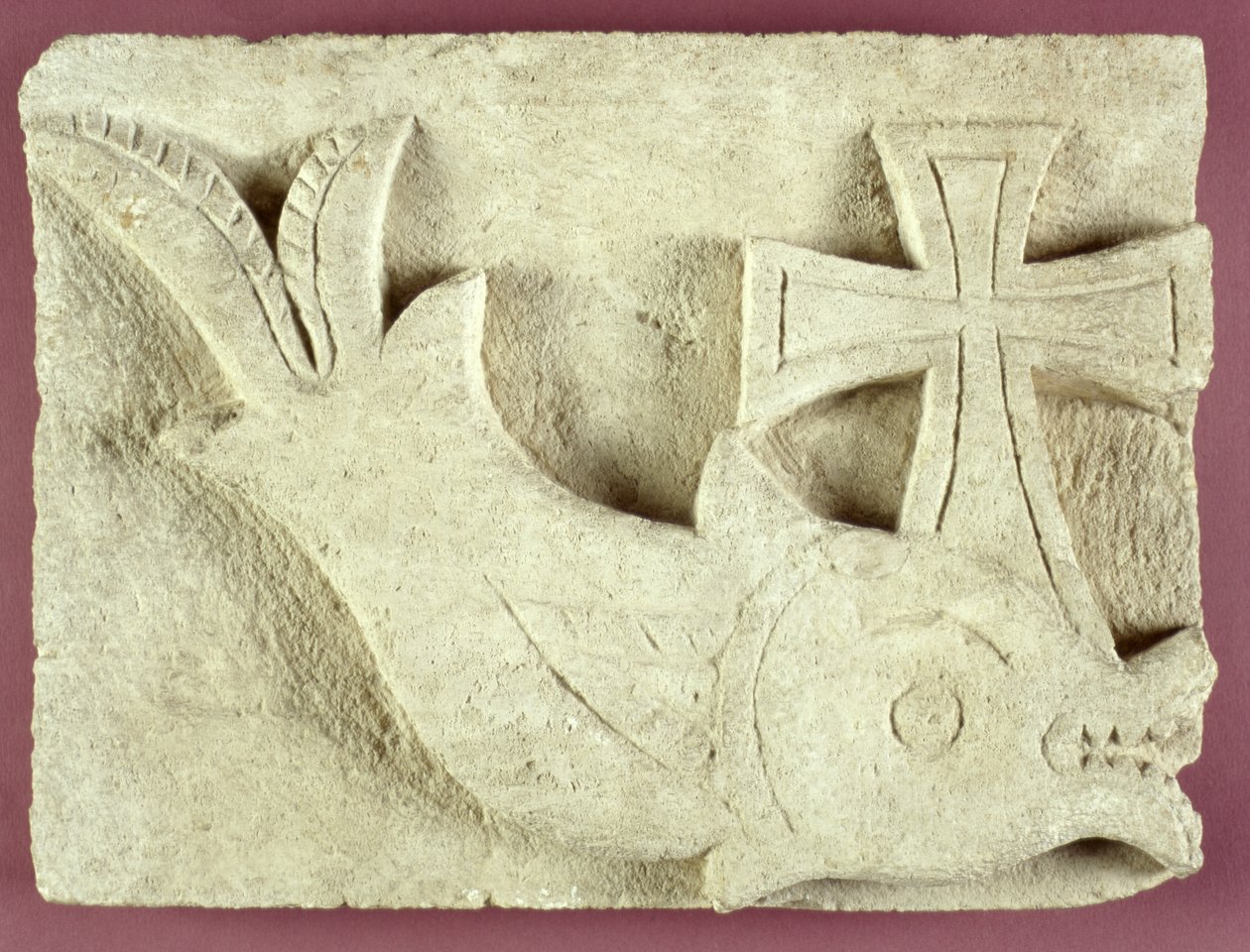 Haç taşıyan bir yunusun kabartması (kireçtaşı) by Egyptian School