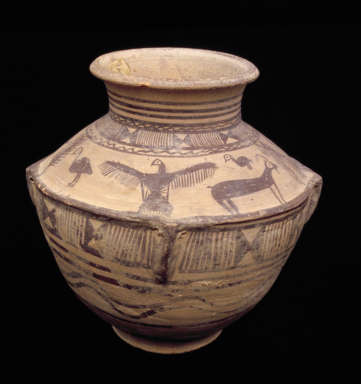 Açık kanatlı bir yırtıcı kuşu ve diğer hayvanları betimleyen kap, Fasa Ware, MÖ 2000 dolayları (kil) (ayrıntılar için bkz. 179130) by Elamite