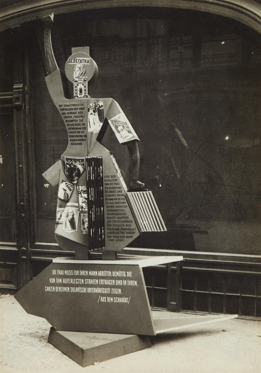 Kadın ve basın, 1928. by Eliezer Markowich Lissitzky