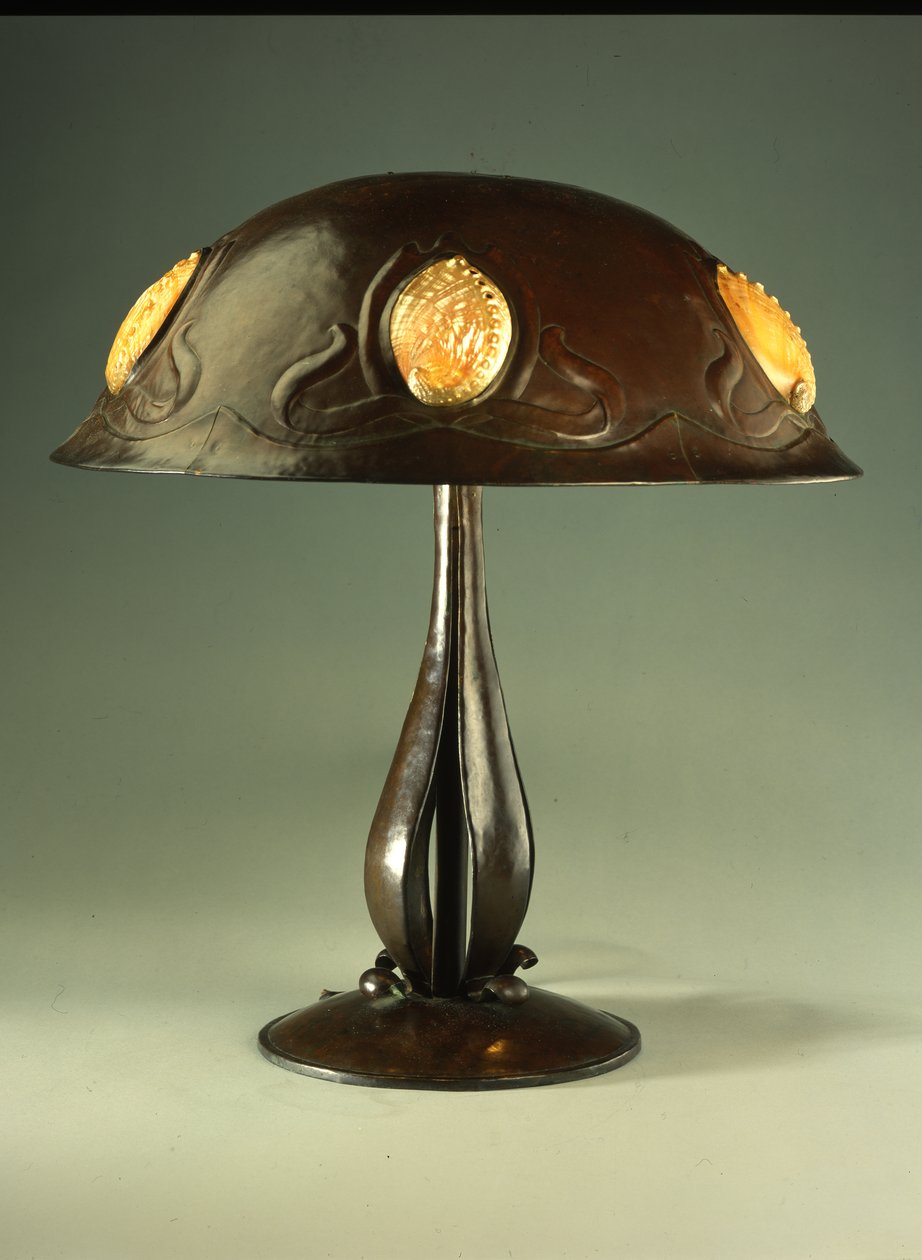 Masa lambası, c.1910 (bakır ve inci abalone kabuğu) by Elizabeth Eaton Burton