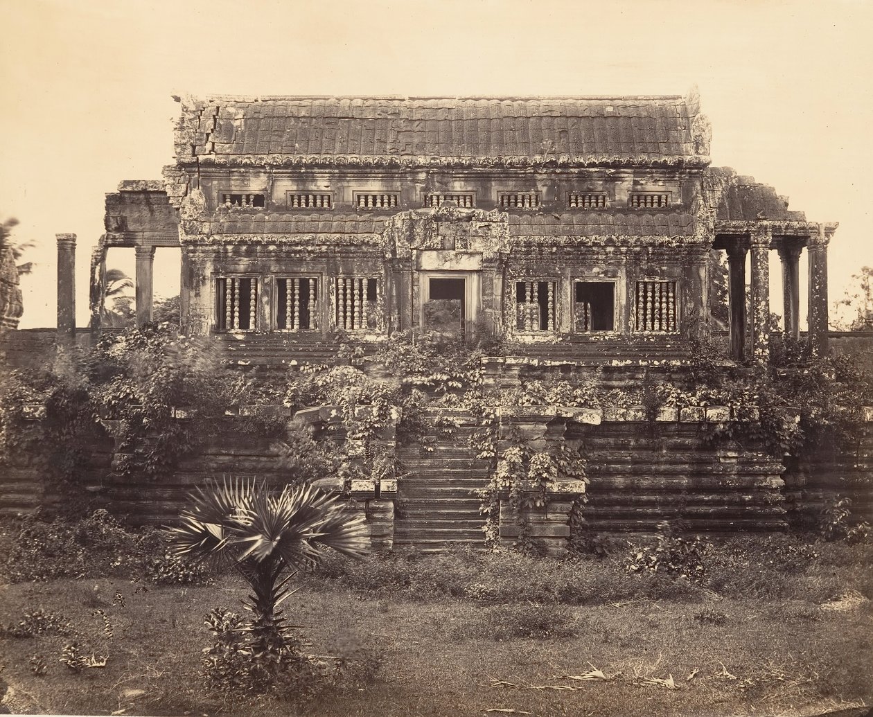 Büyük Pagoda - Kuzey Edicule, 1866. by Emile Gsell