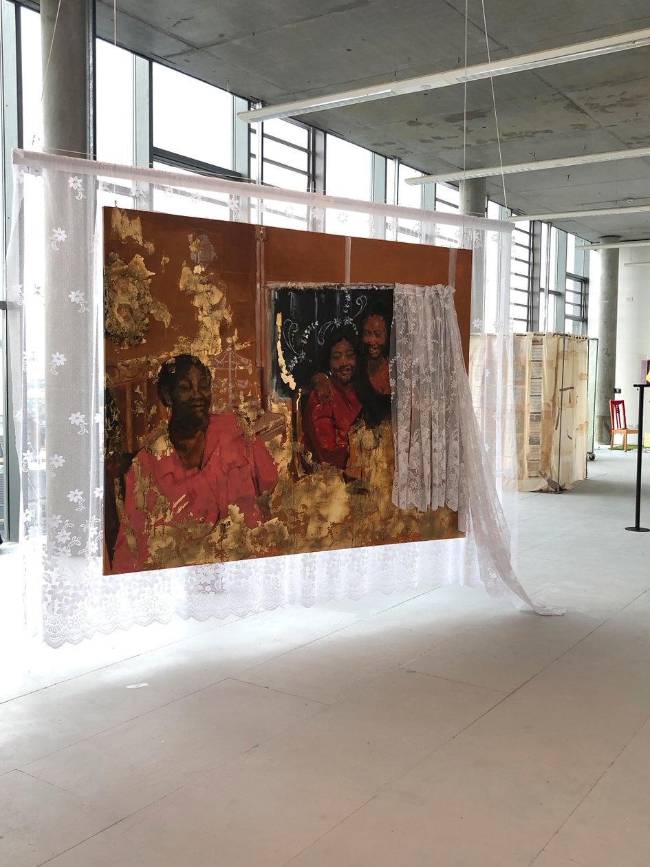Anaerkillik, 2019, Yağlıboya, akrilik, kumaş, tuval üzerine baskı ve imitasyon altın varak by Emma Prempeh