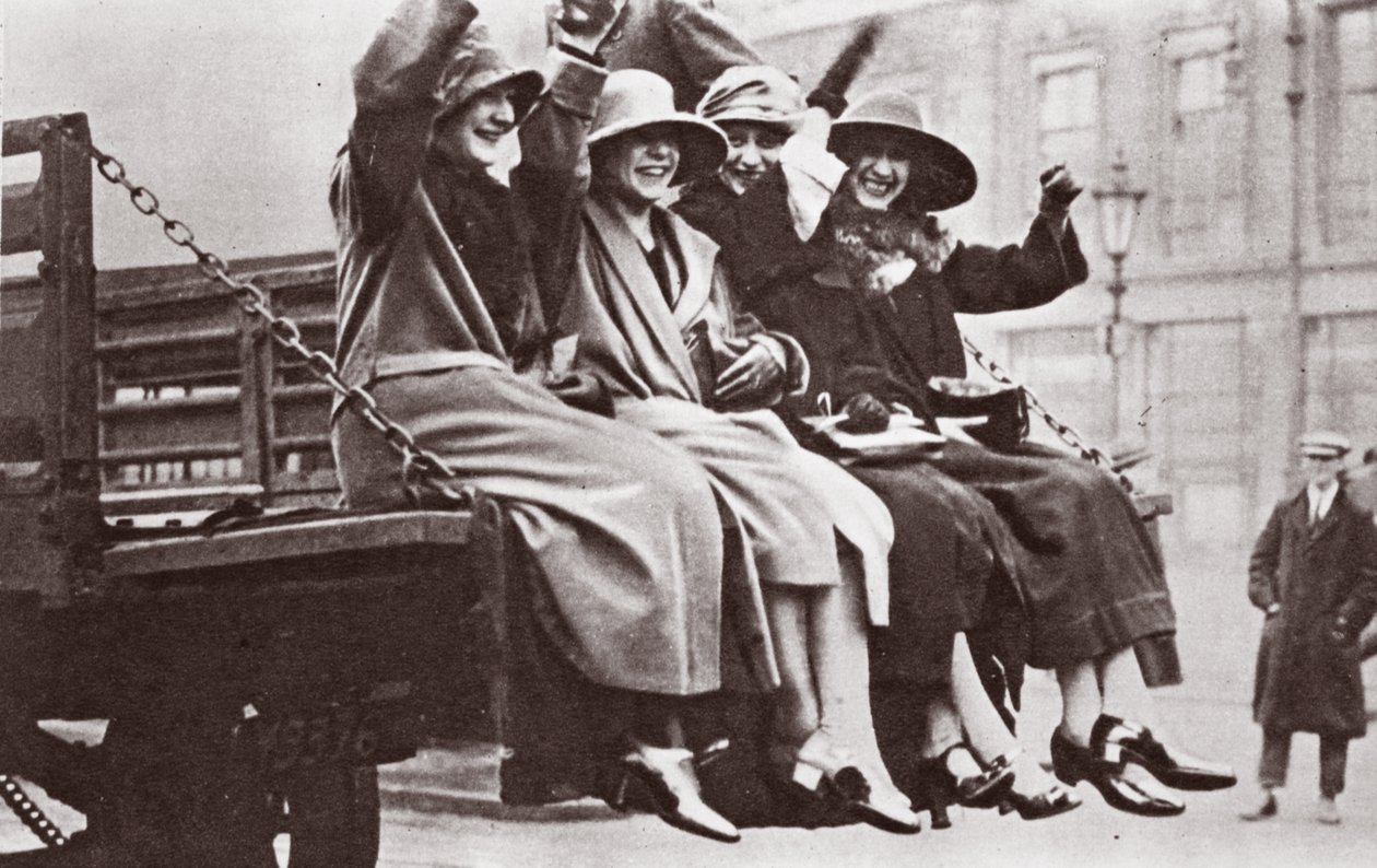 İki Kuruşluk Tailboard Gezisi, Mayıs 1926 by English Photographer