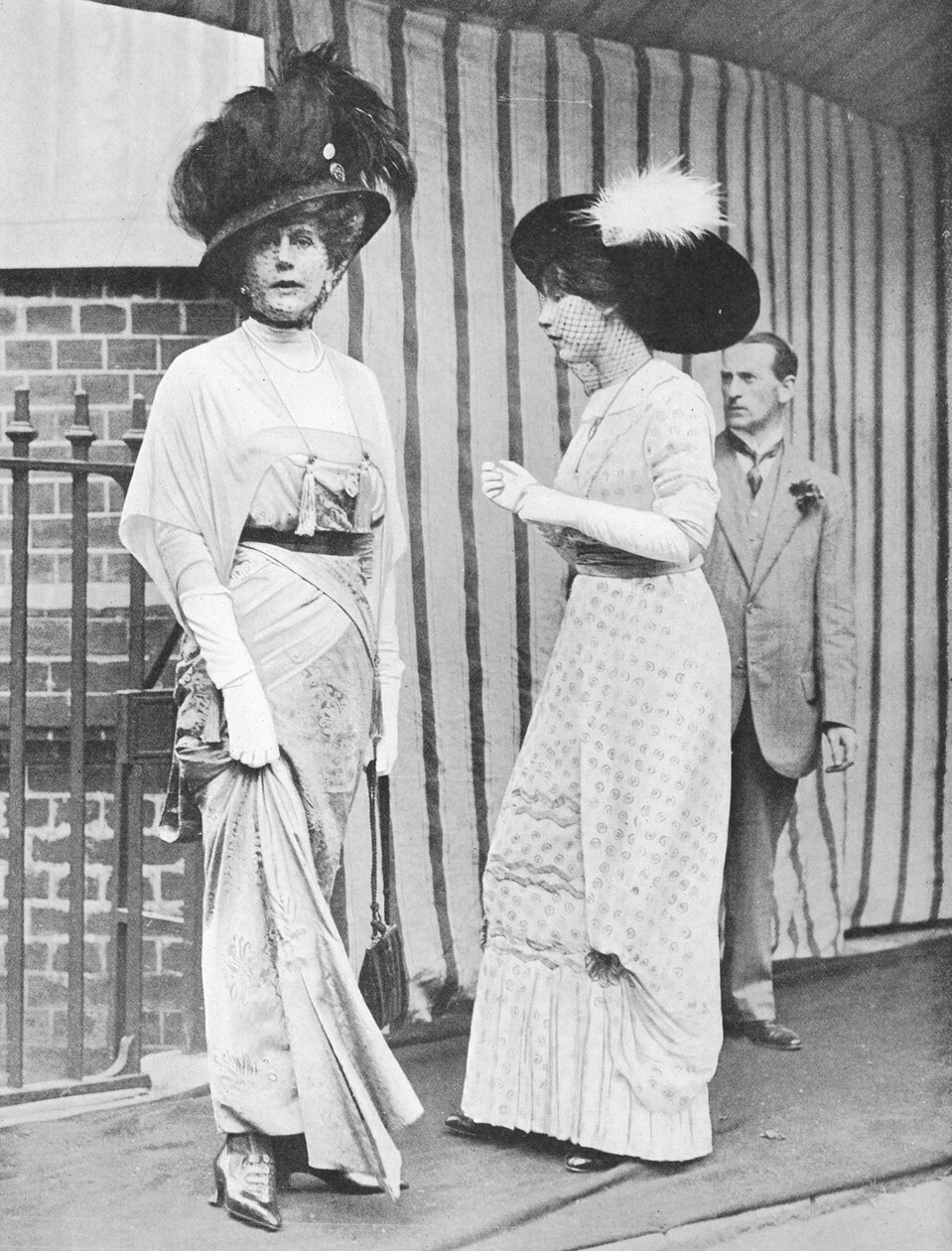 Alice Keppel ve kızı Violet Trefusius, 1912 by English Photographer