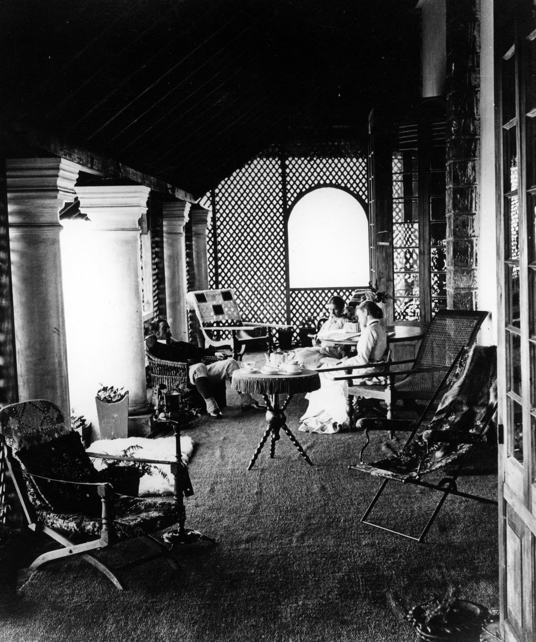 Archie Chamberlins Bungalov, Seylan, 1877 by English Photographer