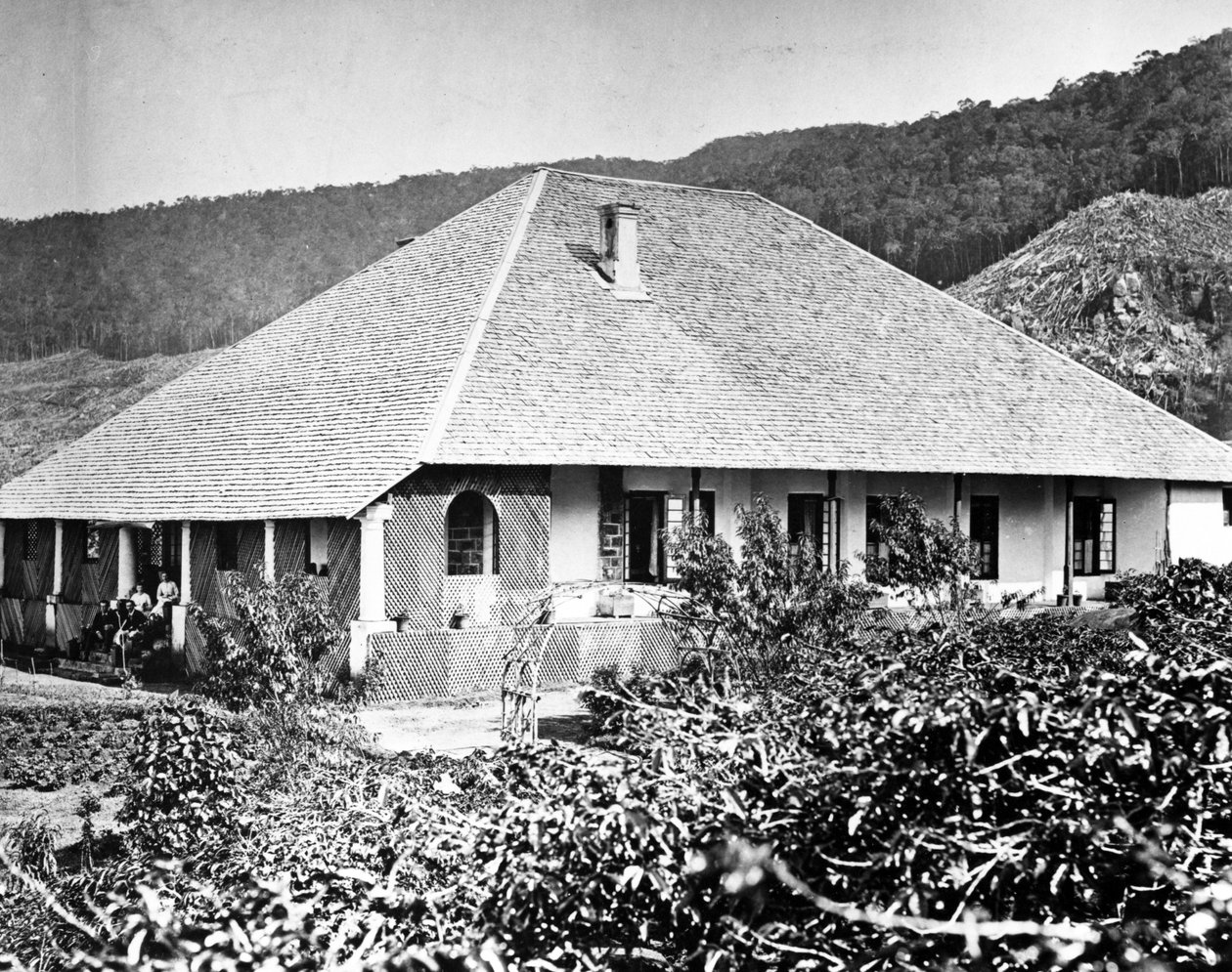 Archie Chamberlins Bungalov, Seylan, 1877 by English Photographer