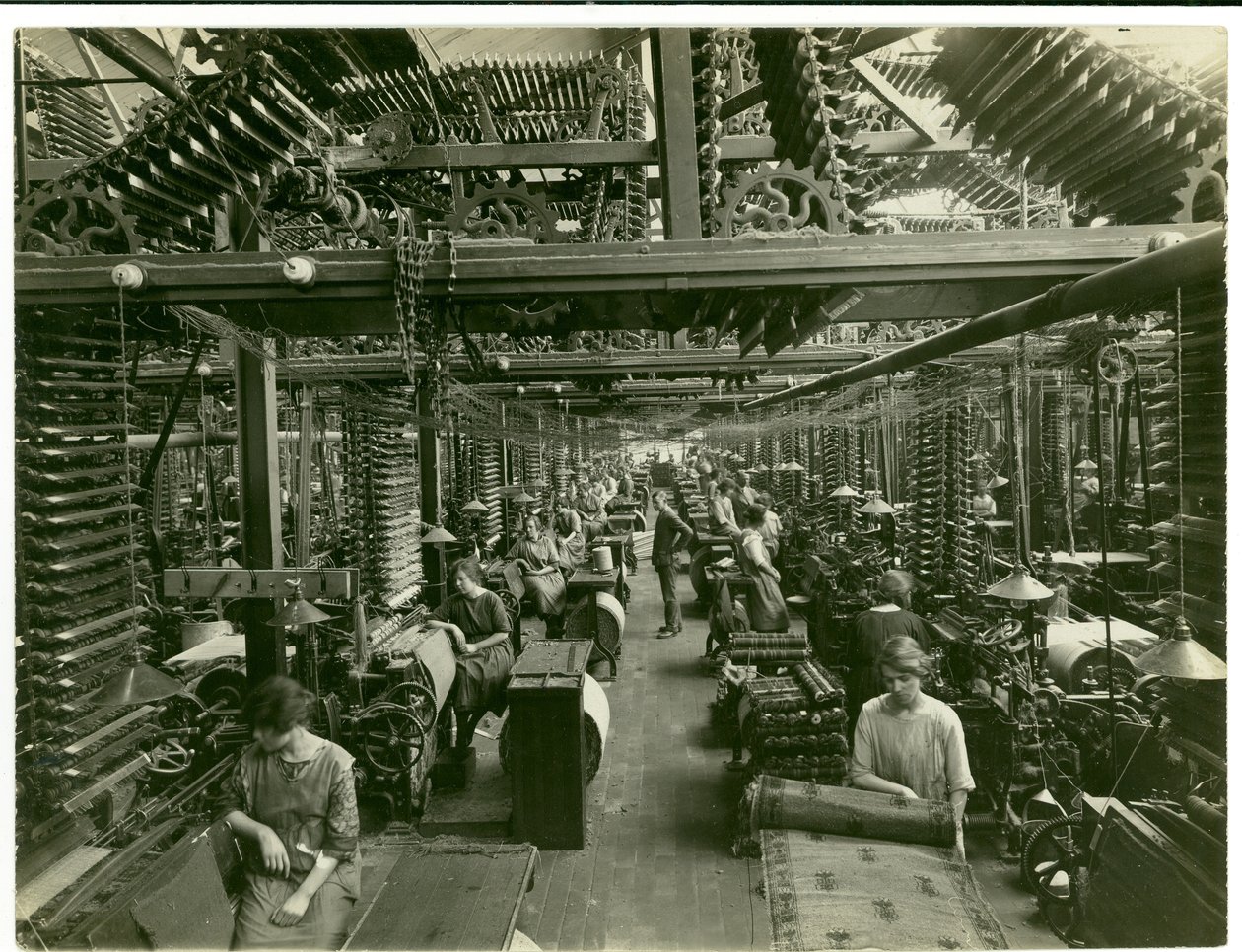 Axminster dokuma, halı fabrikası, 1923 by English Photographer
