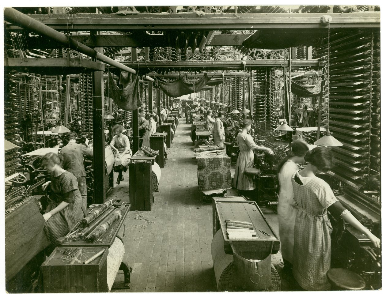 Axminster dokuma, halı fabrikası, 1923 by English Photographer