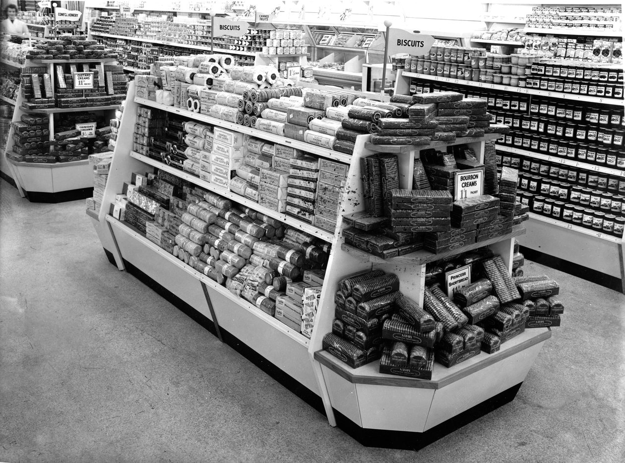 Bisküvi reyonu, Woolworths mağazası, 1956 by English Photographer