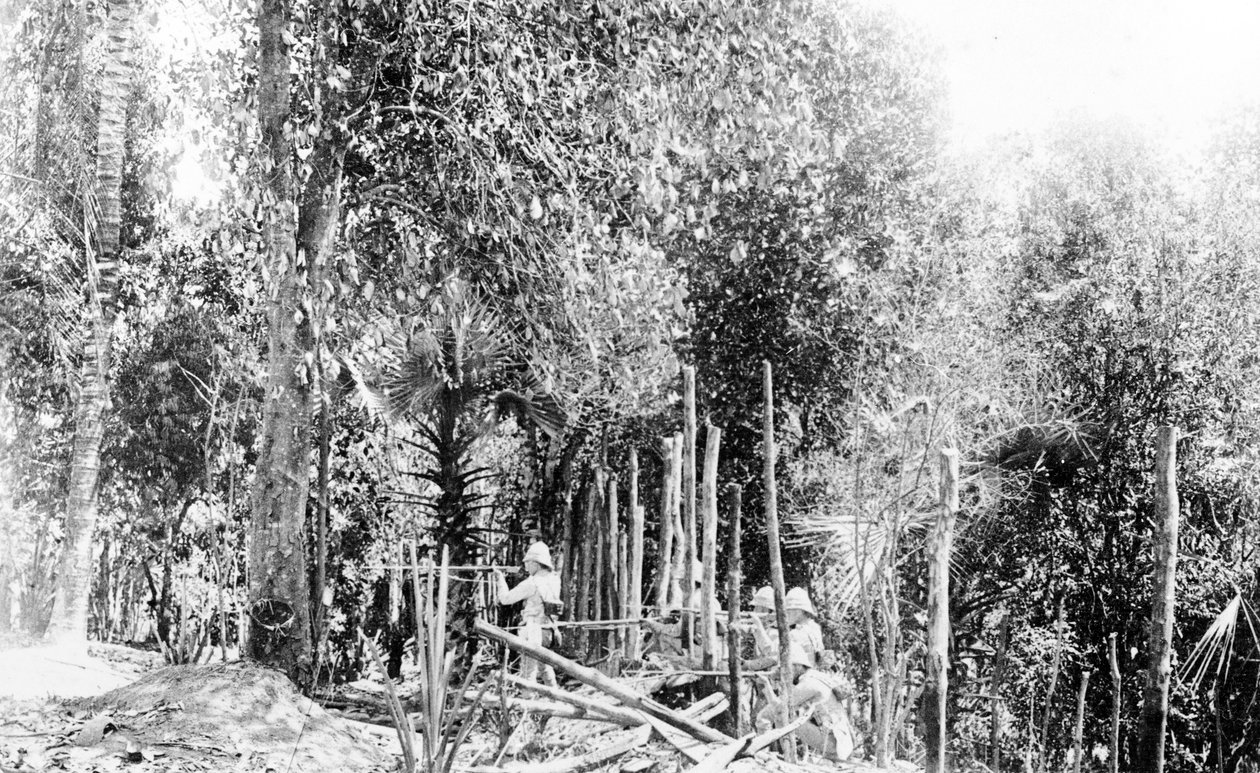 Birmanya Ormanında Savaşan İngiliz Birlikleri, 1891 dolayları by English Photographer