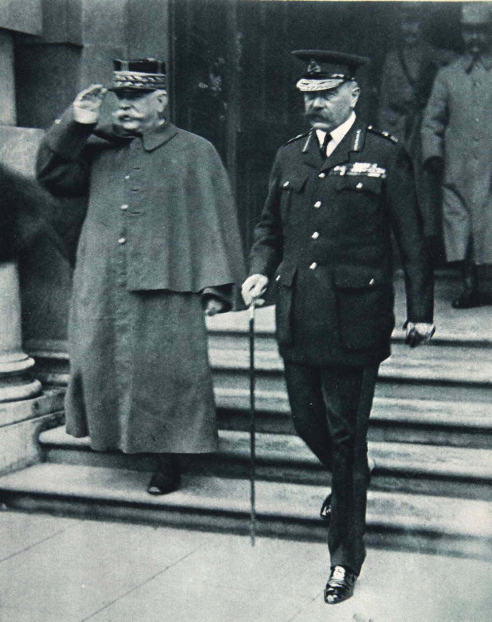 İngiliz Savaş Bakanı ve Fransız Generalissimo: Lord Kitchener ve General Joffre, The Illustrated War News, 1916 by English Photographer