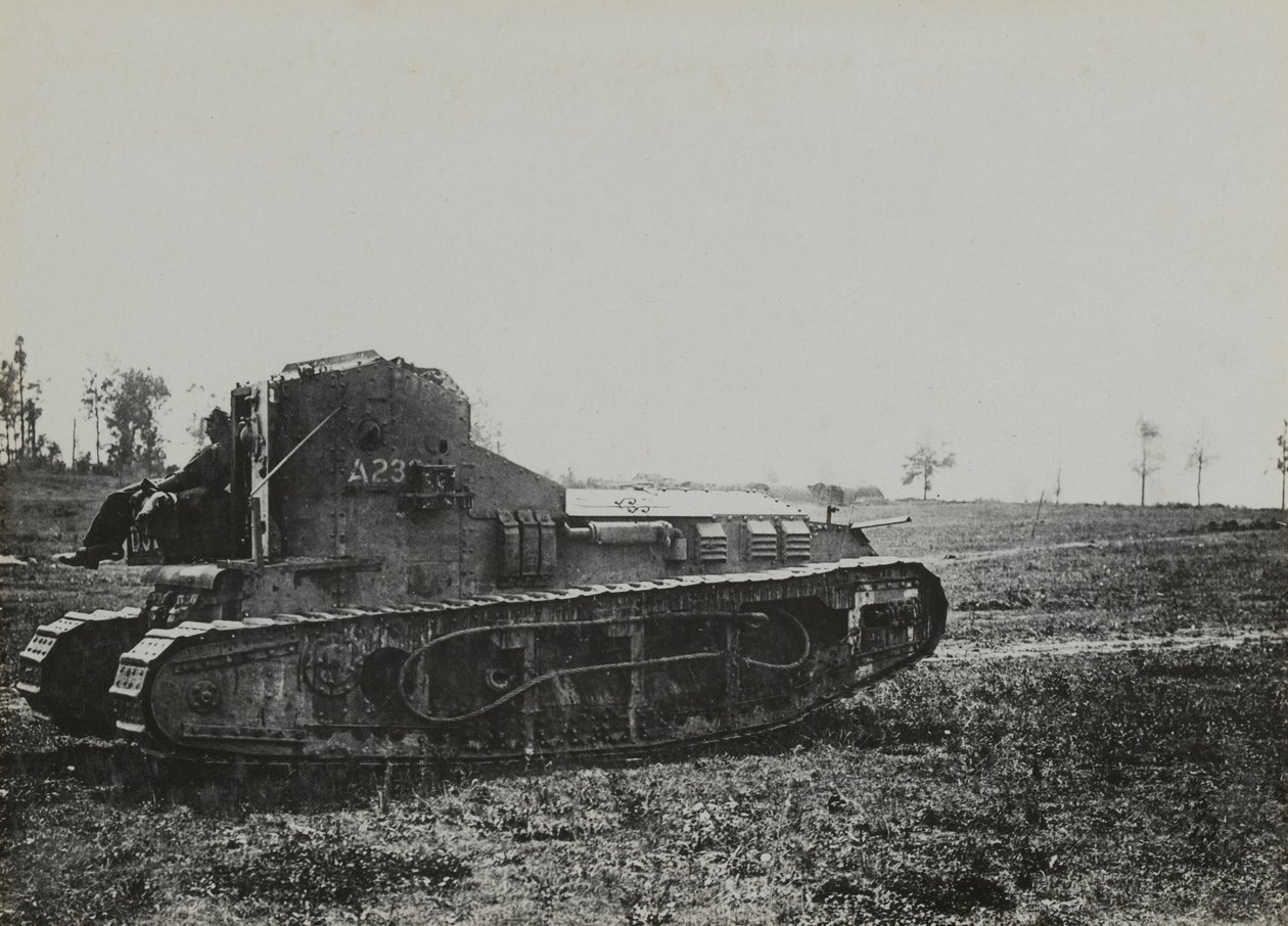 İngiliz Whippet tankı, 1918 by English Photographer
