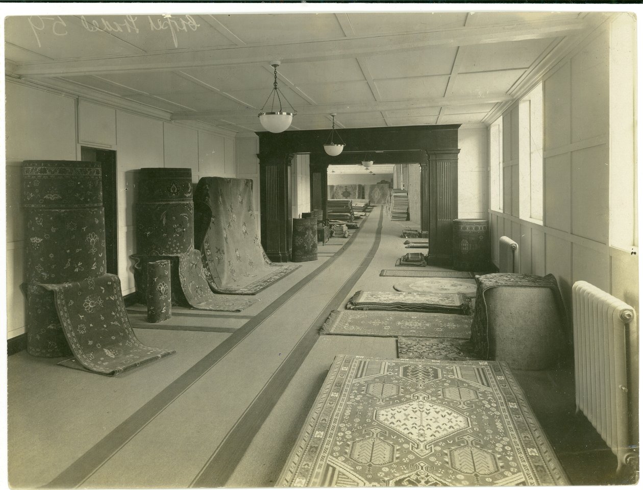 Halı Ticareti, ana showroom, 1923 by English Photographer