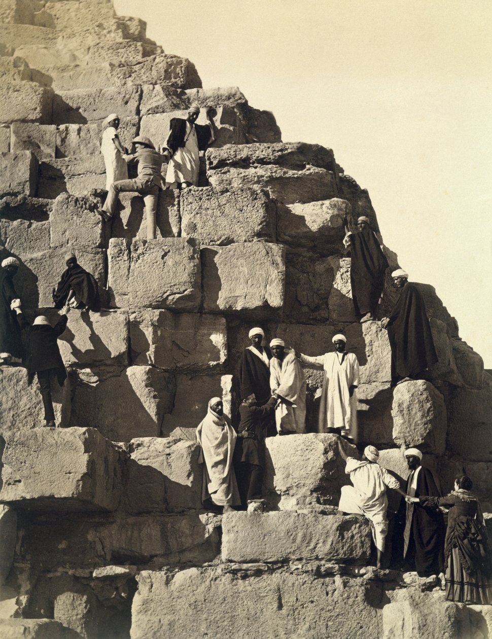 Piramitlere Tırmanmak, 1878 by English Photographer