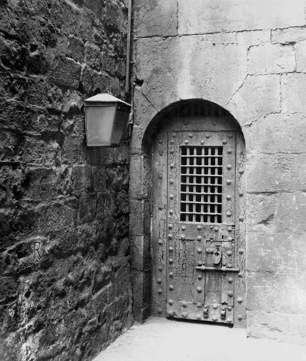 Newgate Hapishanesinin Kapısı by English Photographer