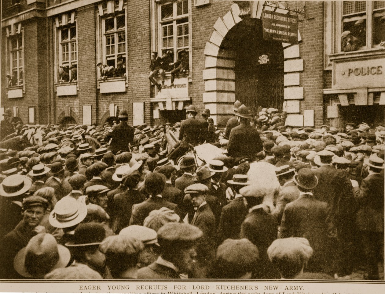 Lord Kitcheners Yeni Ordu için istekli genç askerler, 1914-19 by English Photographer