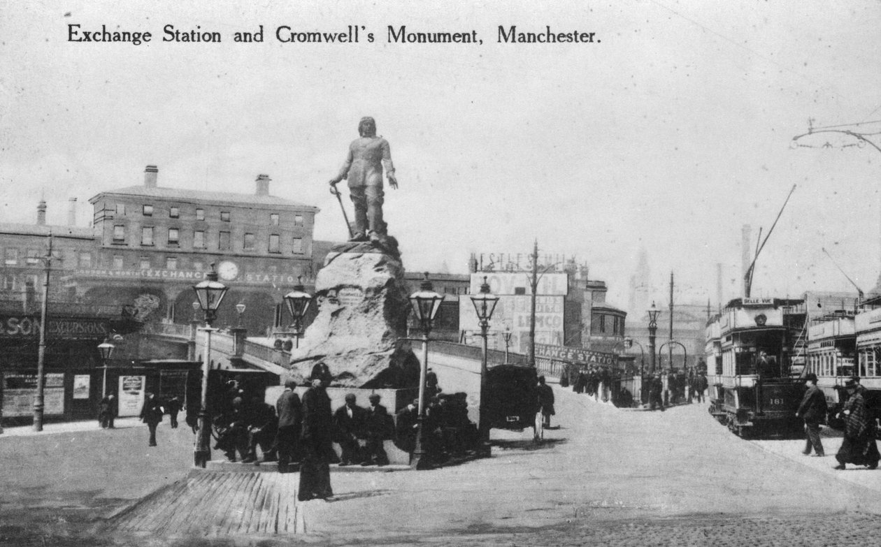 Değişim İstasyonu ve Cromwell Anıtı, Manchester, c.1910 by English Photographer