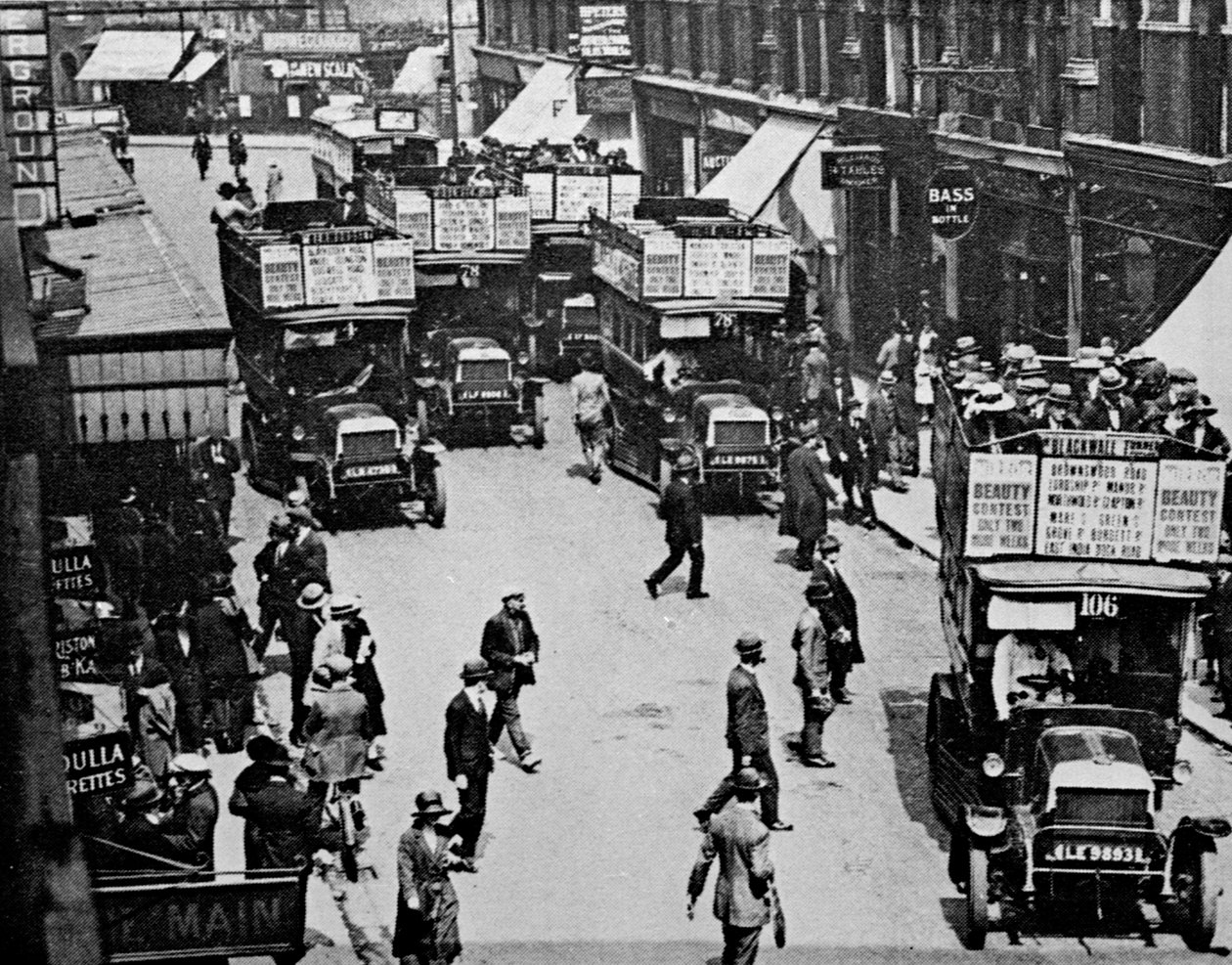 Finsbury Park İstasyonu, c.1923 by English Photographer