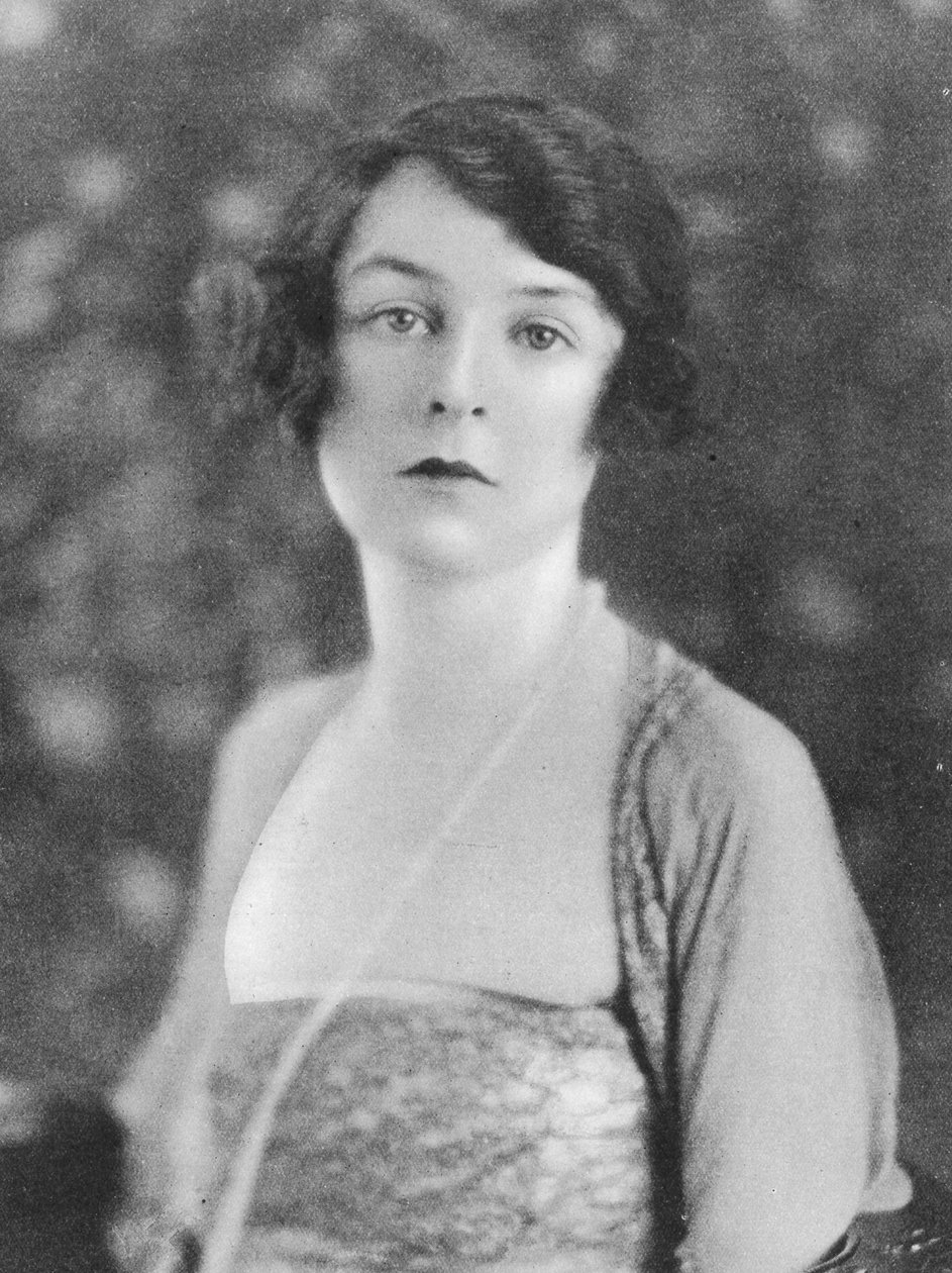 Freda Dudley Koğuş, 1918 by English Photographer