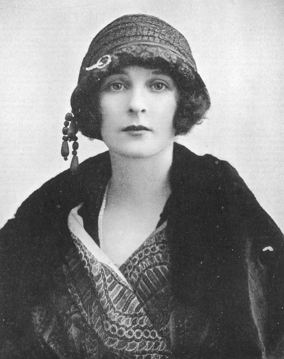 Freda Dudley Koğuş, 1919 by English Photographer