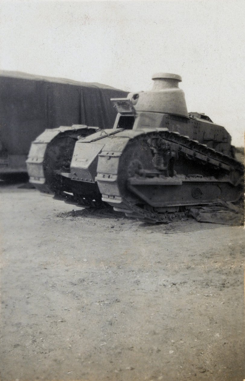 Fransız Renault FT17 tankı, Lulworth menzillerinde savaş talimi sırasında, 1919 by English Photographer