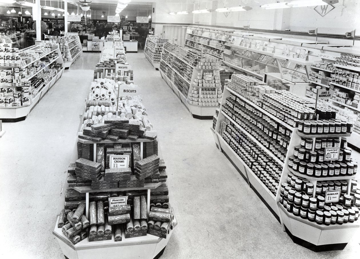 Bir Woolworths mağazasının içi, 1956 by English Photographer