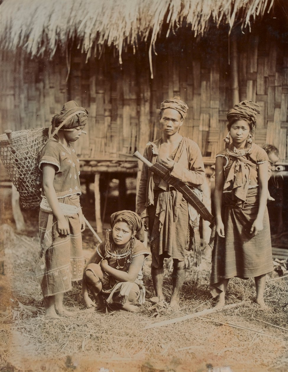 Kanon, Beyefendi ve Üç Hanımefendi, 1905 by English Photographer
